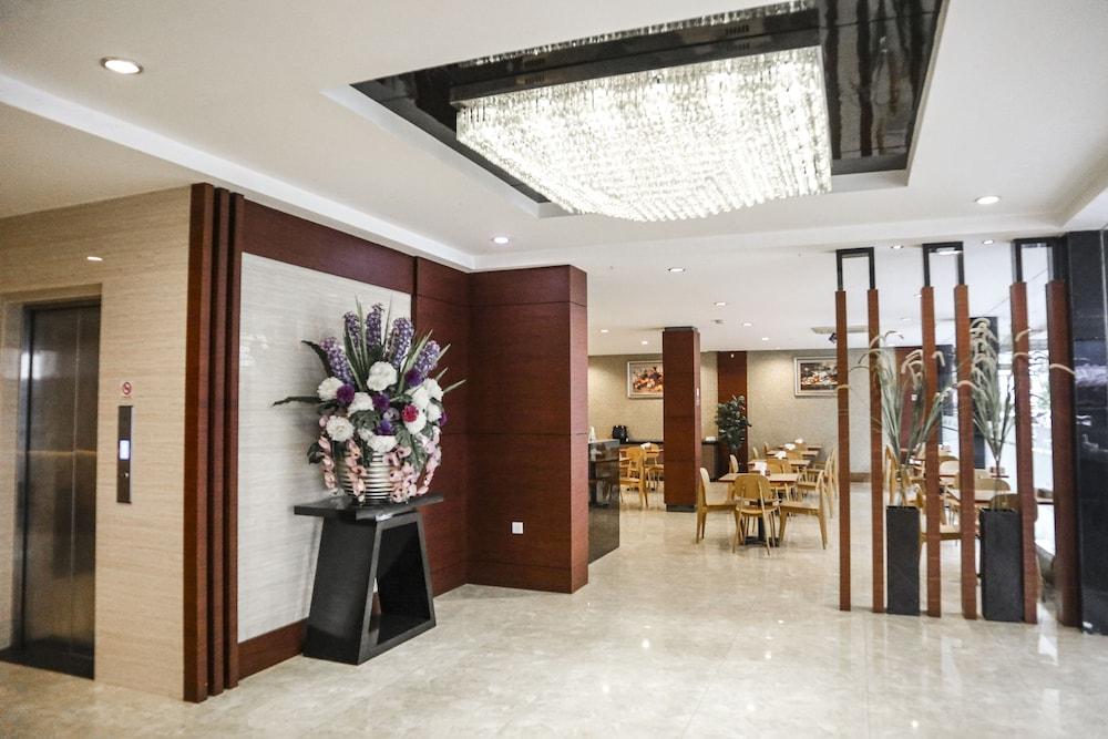 Hana Hotel Batam Buitenkant foto