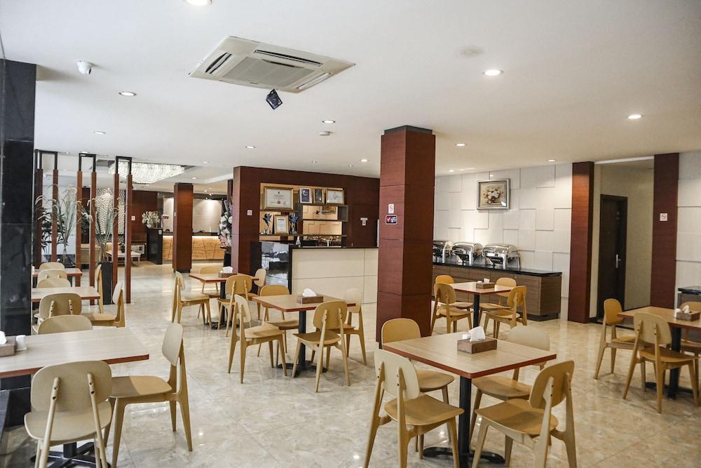 Hana Hotel Batam Buitenkant foto